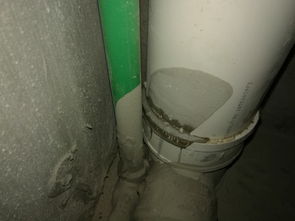 廚房下水管接了三通不久,發(fā)現(xiàn)上面滲水,大家?guī)兔纯凑f說原因和補(bǔ)救辦法